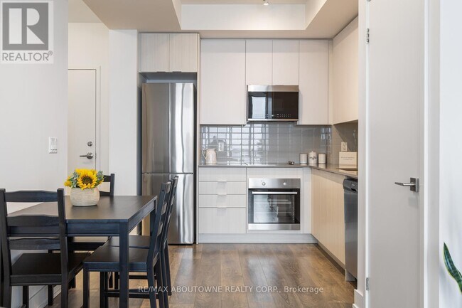 Building Photo - 297 Oak Walk Dr