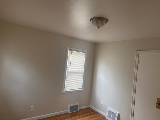 Foto del edificio - 9609 Warwick St