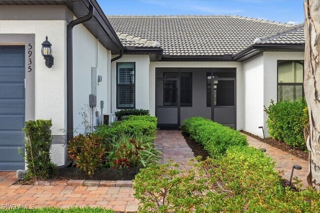 Foto del edificio - 5935 Mayflower Way