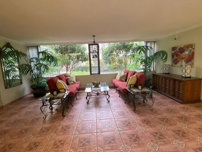 Foto del edificio - 2630 Pearce Dr