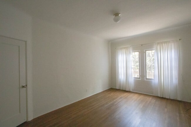 Building Photo - 4451 Clarissa Ave