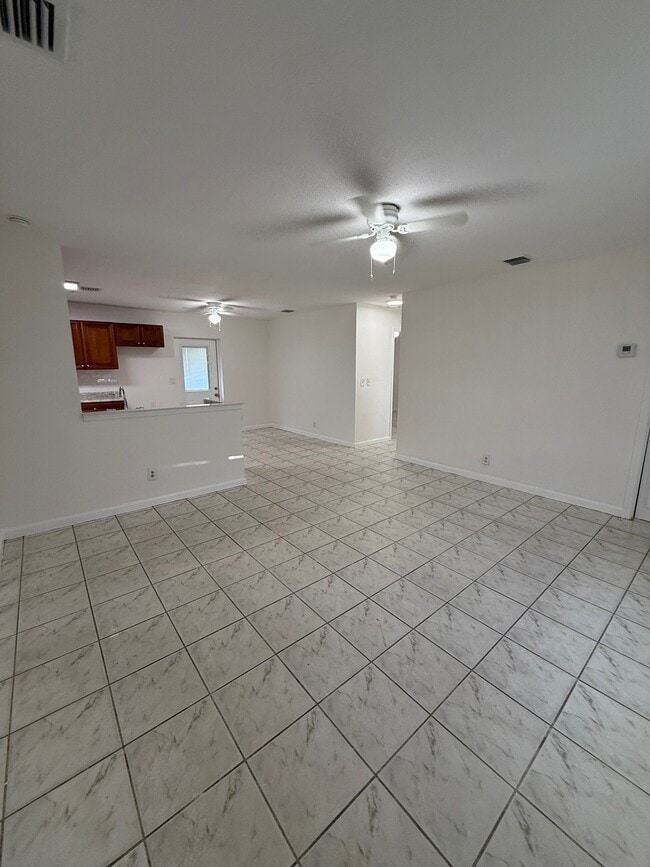 Building Photo - 1131 W 26th St