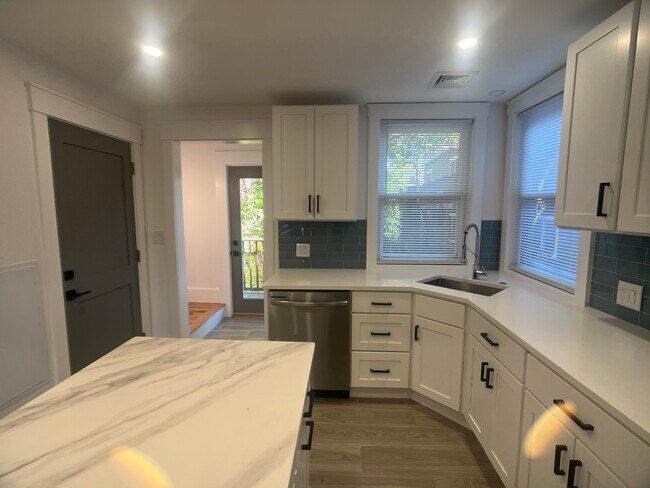 Building Photo - 452 Centre St