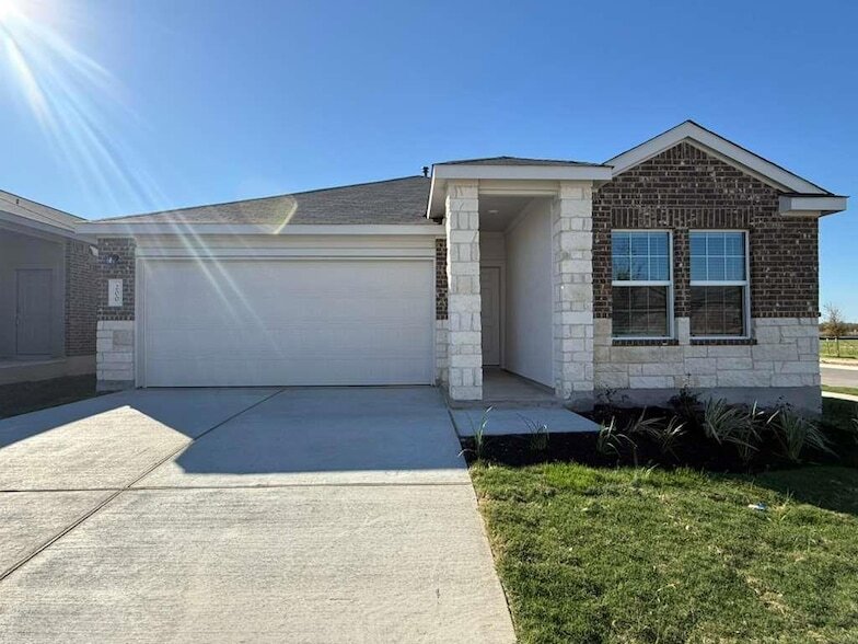 Foto principal - 200 Herald Dr