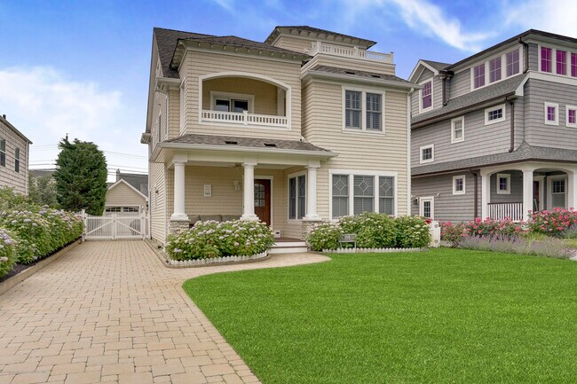 Building Photo - 108 Neptune Pl