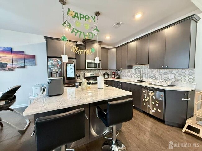 Building Photo - 102 Dickson Ct