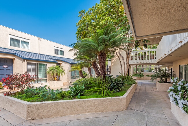 Building Photo - 7301 Vista del Mar