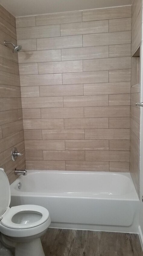 Building Photo - 941 Valley Rd