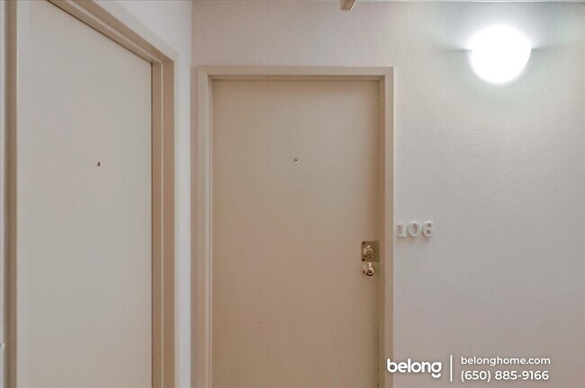 Building Photo - 2005 Pleasant Valley Ave