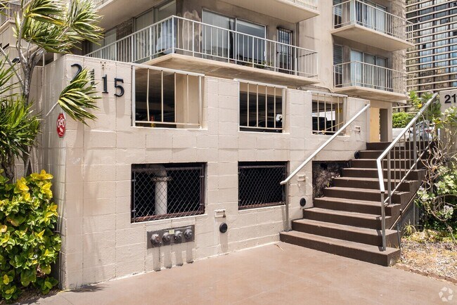 Building Photo - 2115 Ala Wai Blvd