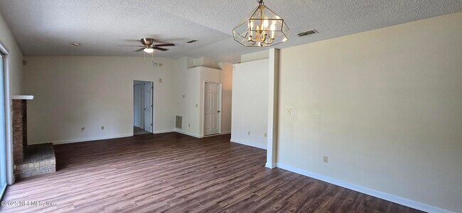 Foto del edificio - 7879 Georgia Jack Dr N