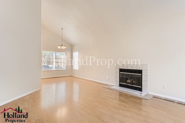 Foto del edificio - Bright & Spacious 4-Bedroom Home – Freshly...