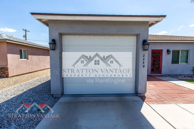 Building Photo - 2249 E Sells Dr