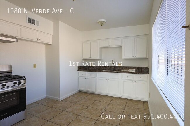 Building Photo - Excellent upper-level 2 bedroom!