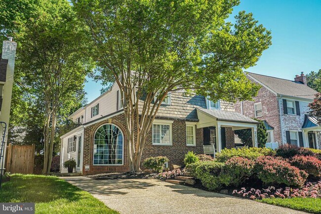 Building Photo - 4817 Chevy Chase Blvd