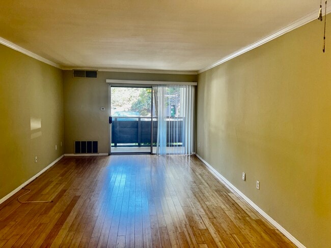 Building Photo - 1621 Hotel Cir S