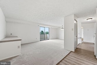 Building Photo - 997 Heather Ridge Dr