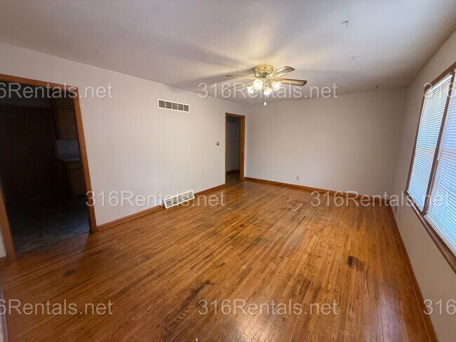 Foto del edificio - 1718-1720 S Mosley Ave