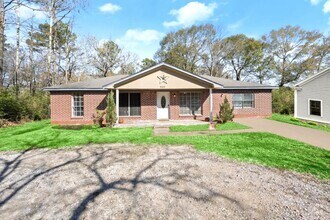 Building Photo - 2100 Hill Top Ct
