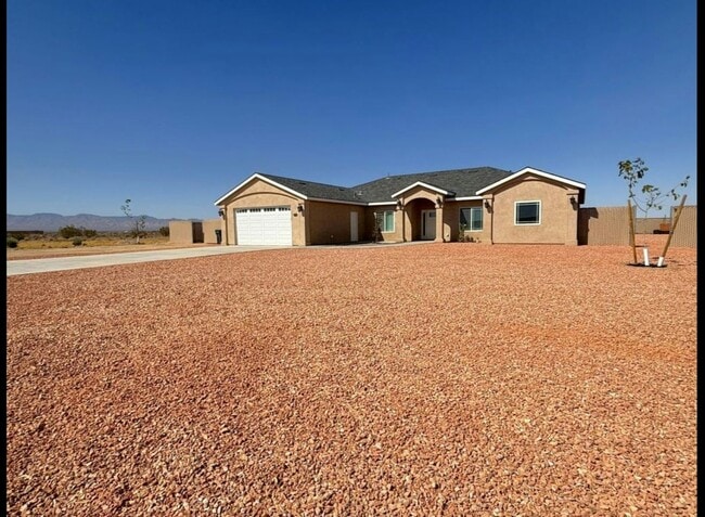 Foto del edificio - 9875 Magnolia Ave