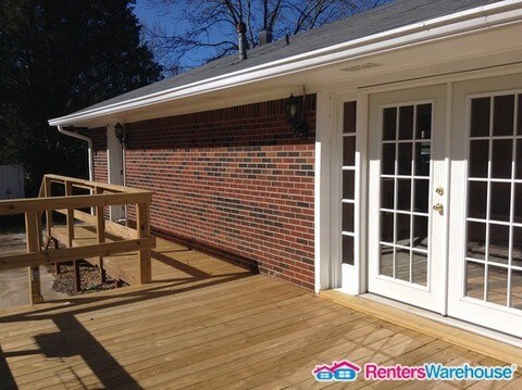 Building Photo - Stunning 3 bds, 2.5 bath, amazing location!