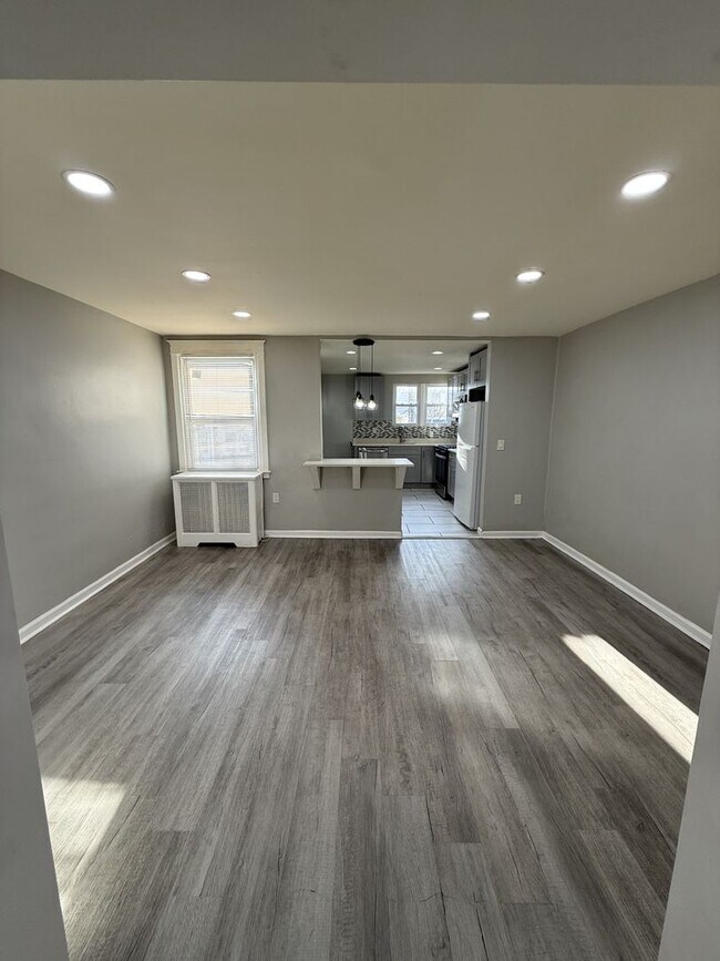 Building Photo - Beautiful 3 Bedroom Home – Updated & Move In Ready