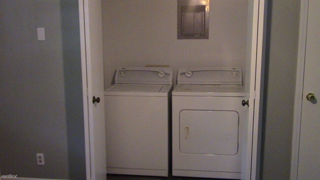 Foto del edificio - 2 br, 1 bath  - 16538 Taft Rd