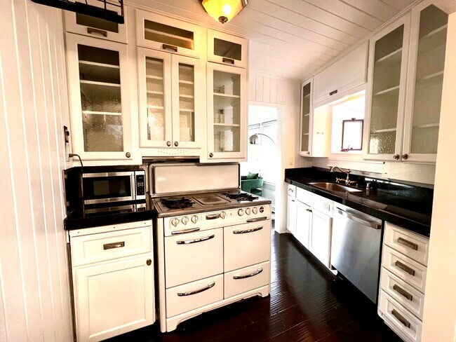 Foto del edificio - 2951 Park Center Dr