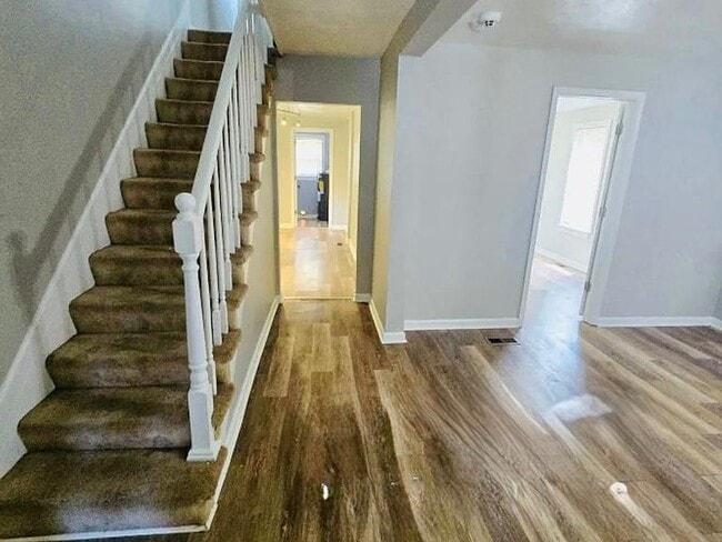 Building Photo - 3322 Lens Ave