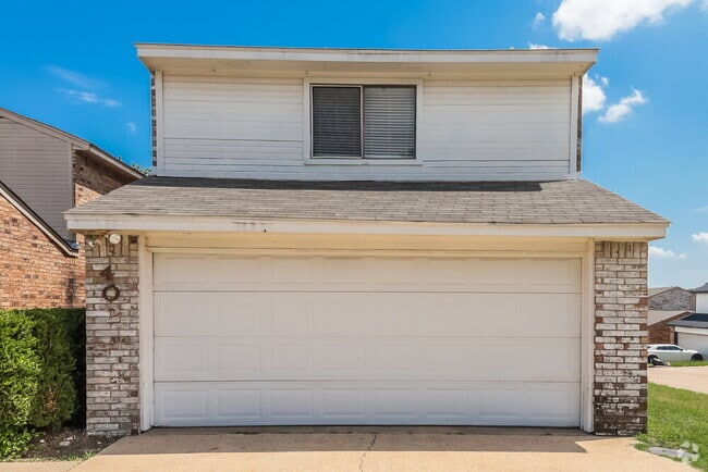 Building Photo - 402 Dawn Dr
