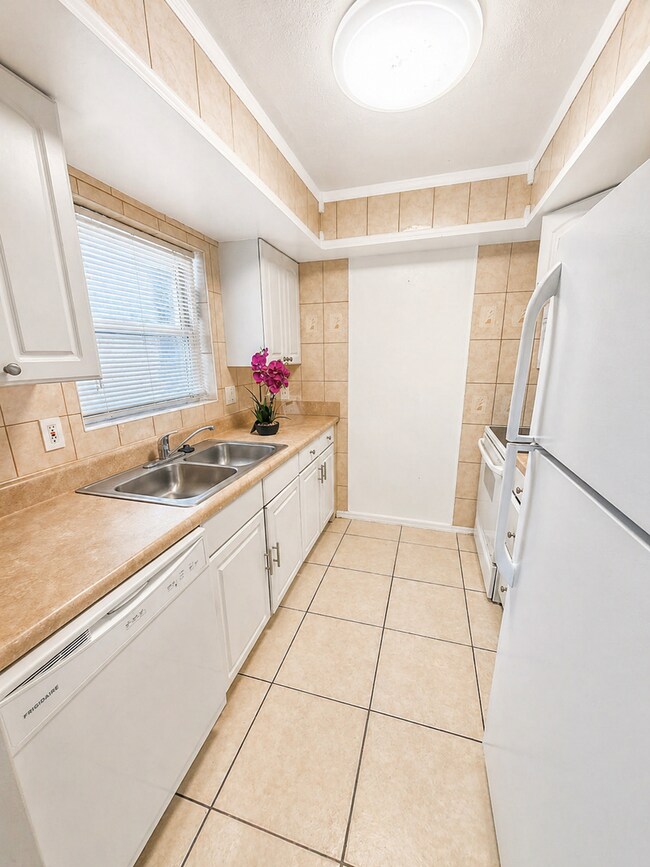 Foto del edificio - Last Unit Available!