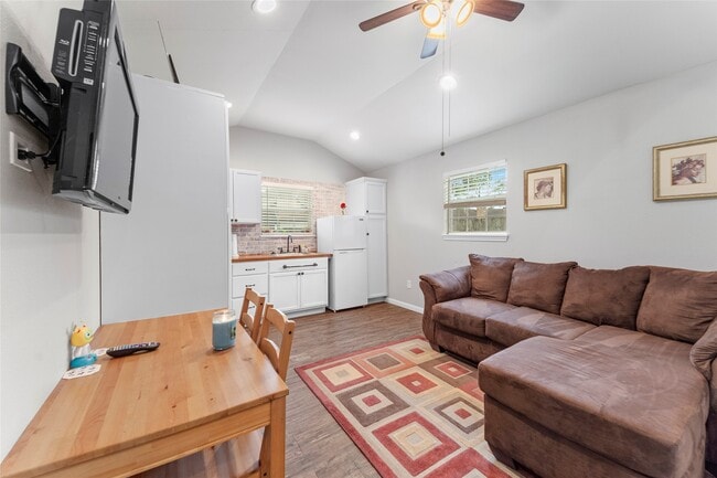 Building Photo - 6951 Leandra Dr