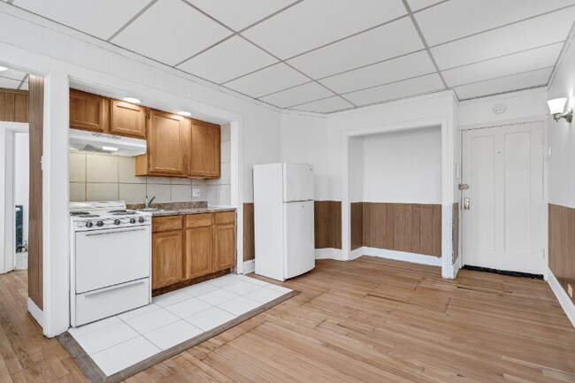 Photo - 1440 W Howard St Apartment