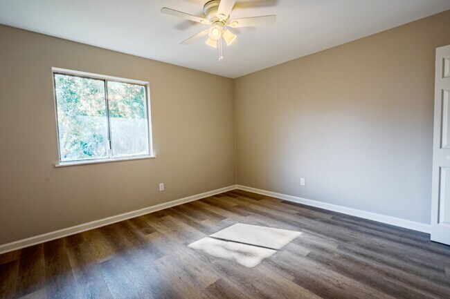 Building Photo - Brand New 2x1! Fully Renovated throughout! 4 units available!