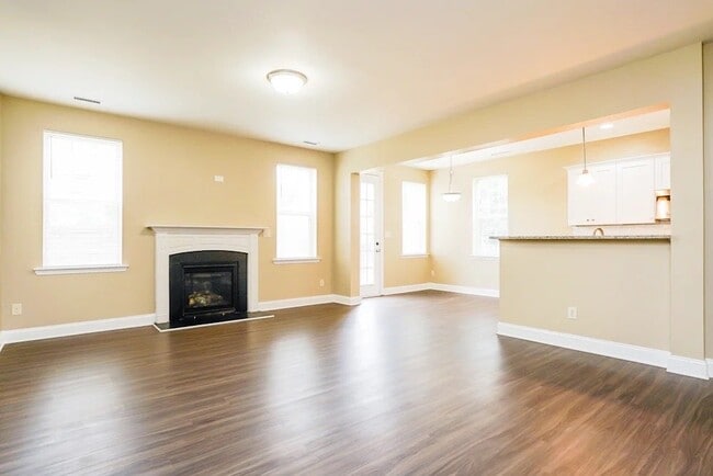 Building Photo - 65 Crest Cir