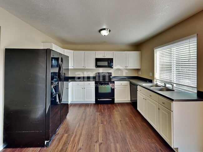 Foto del edificio - 18660 E 40th Pl