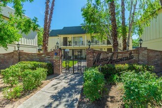 Building Photo - 5090 N Roosevelt Ave