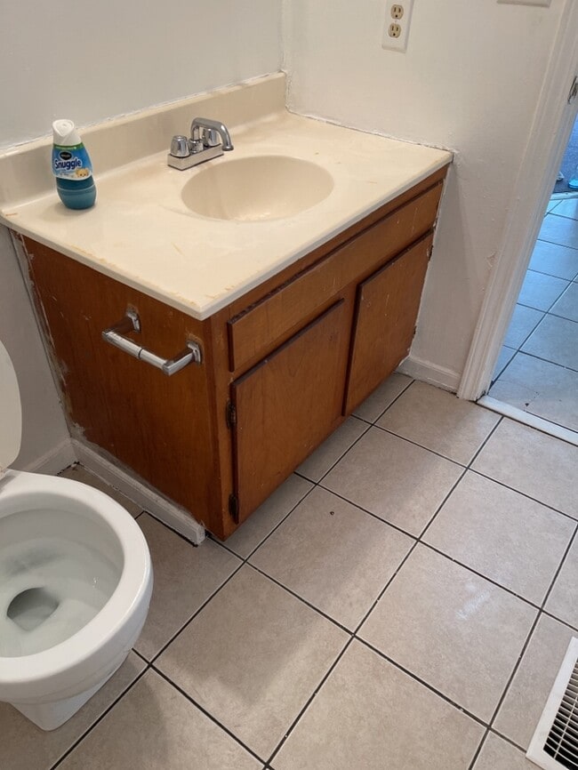 Building Photo - 2 Bedroom 1 Bathroom