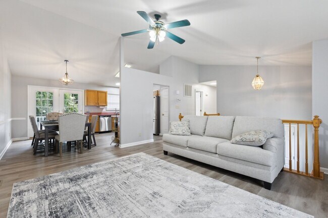 Building Photo - Welcome Home! Nestled in the serene cul-de...
