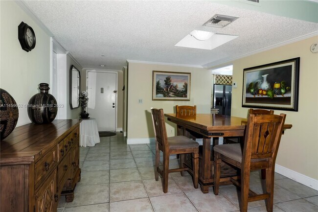 Building Photo - 16200 Golf Club Rd