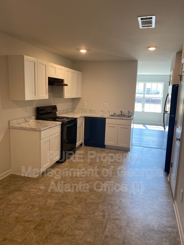 Building Photo - 585 Elles Wy