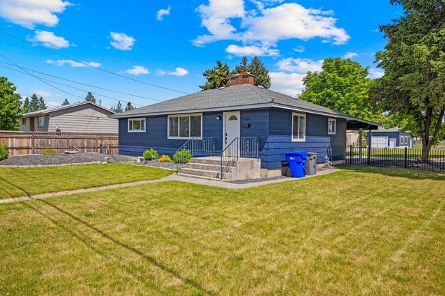 Building Photo - Gorgeous North Side Home With Shop!