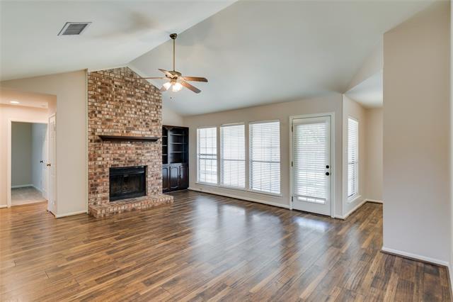 Foto del edificio - 927 Redcedar Way Dr