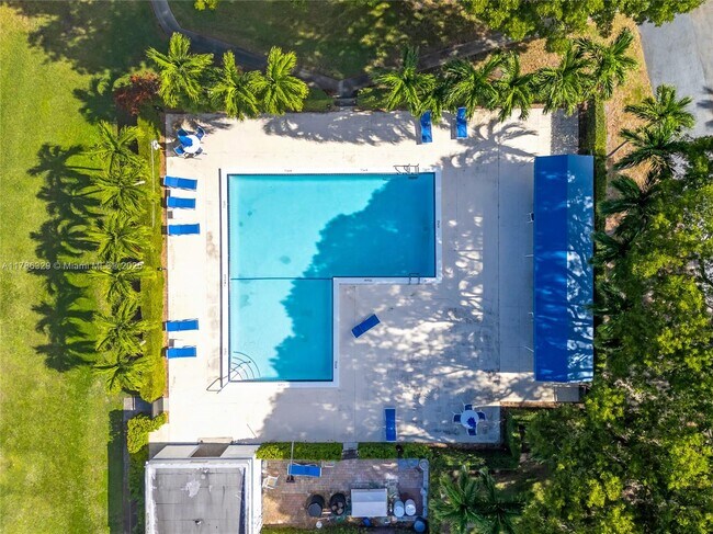 Foto del edificio - 16100 Golf Club Rd