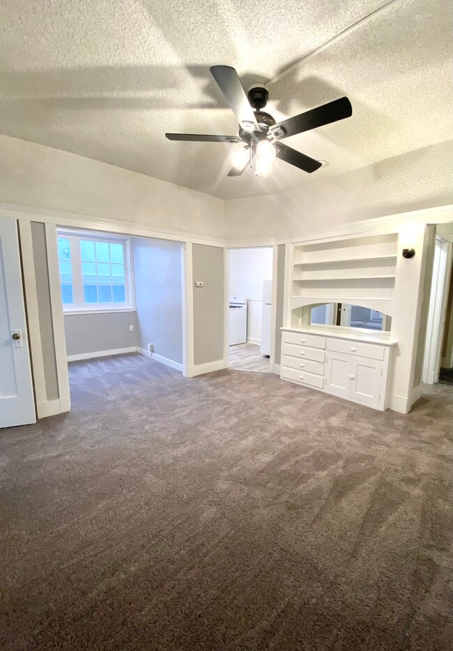 1x1 - 580 Living Area - The Thayer