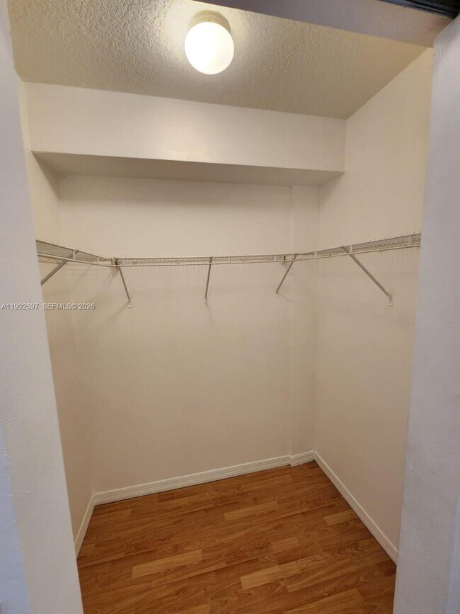 Foto del edificio - 11060 SW 196th St