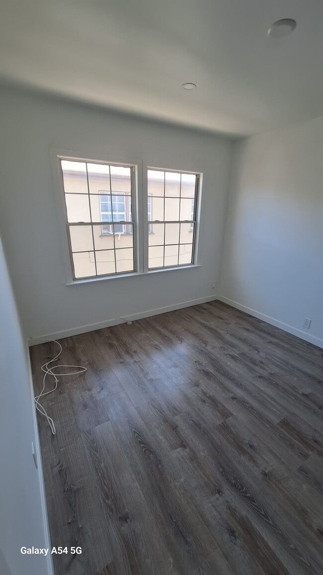 Building Photo - 5567 Kinston Ave