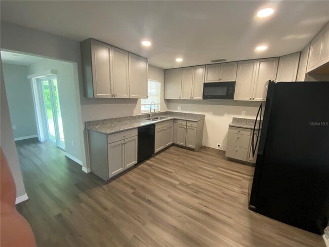 Foto del edificio - 7601 Atherton Ave