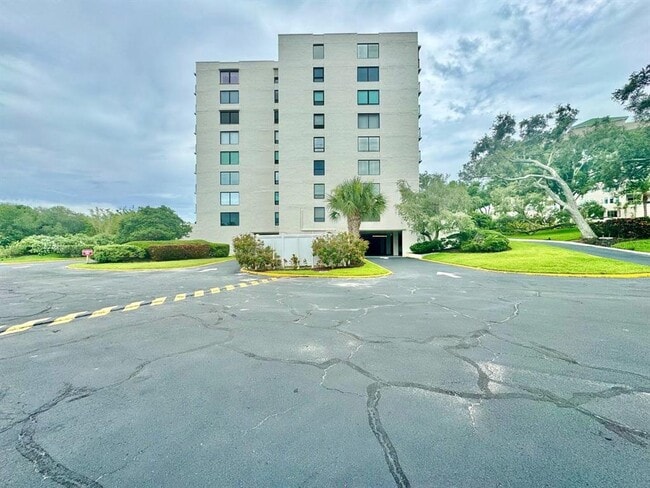 Building Photo - 220 Belleview Blvd