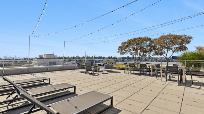 Building Photo - Eleanor